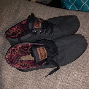 Lace up toms sneakers
